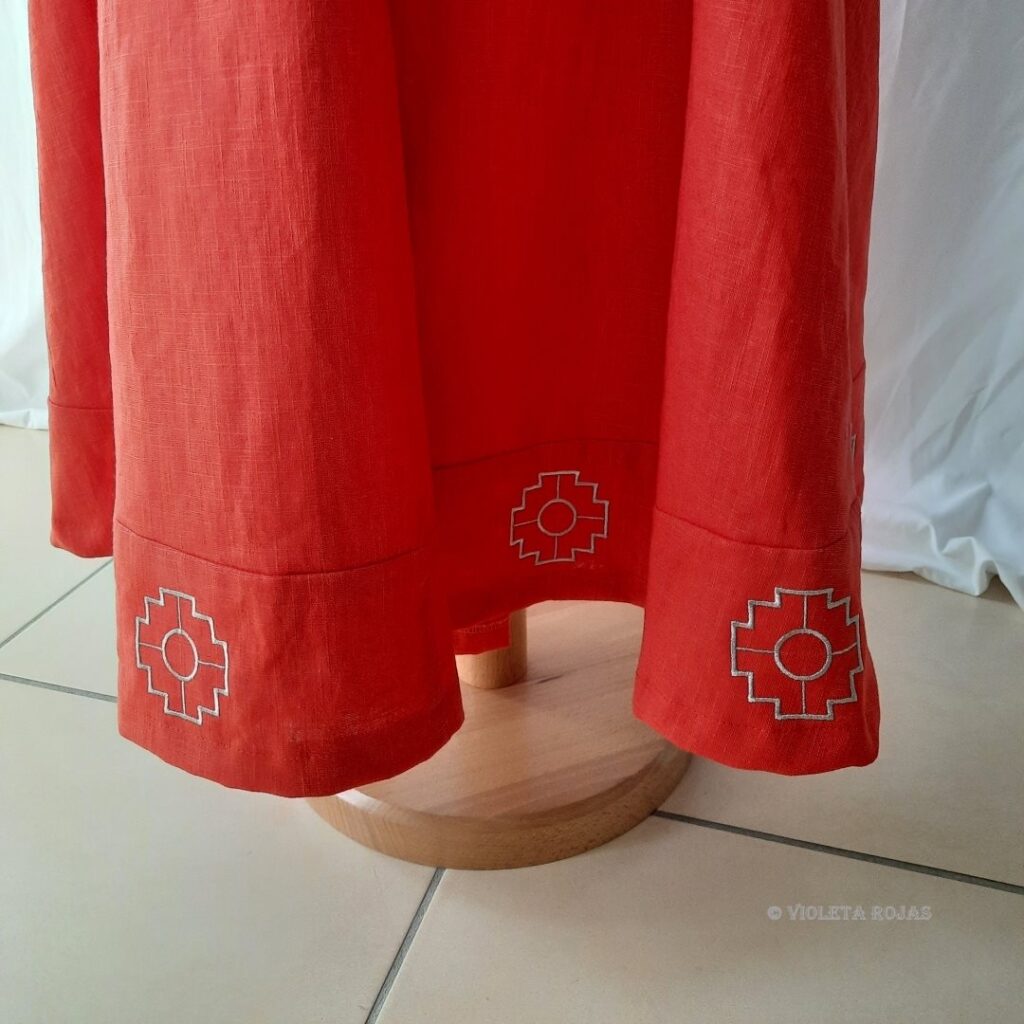 image c 24-06-15 VR Bluse & Hosenrock Chakana_Detail a